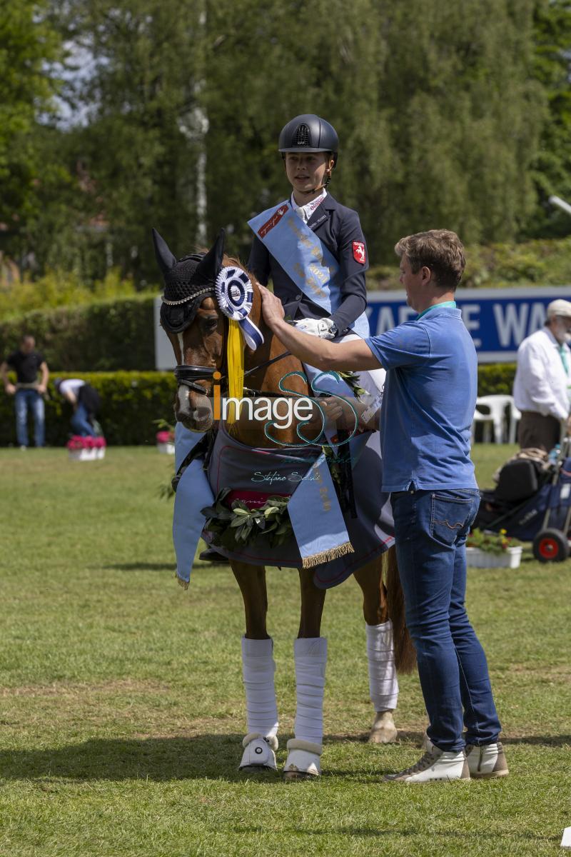 dressage PrizeGiving_Hamburg_20240512_SS350414.jpg